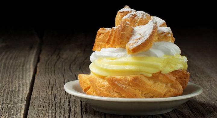 Mutatós képviselőfánk angol krémmel: beragyogja az ünnepi asztalt