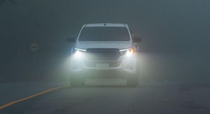 Vezetés ködben – a legfontosabb tudnivalók ködös időjárás esetén