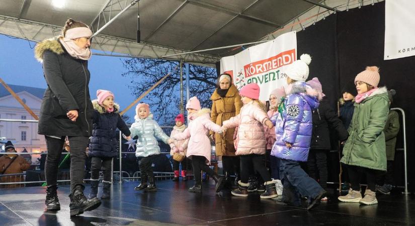 Fellobbant az öröm lángja Körmenden is (fotók)