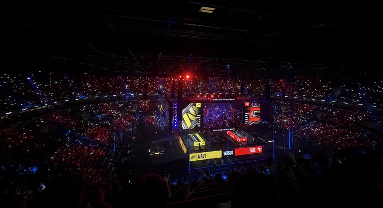 A FaZe csodamenete folytatódik, a címvédő Vitality is döntőben – így alakultak a Budapest Major elődöntői