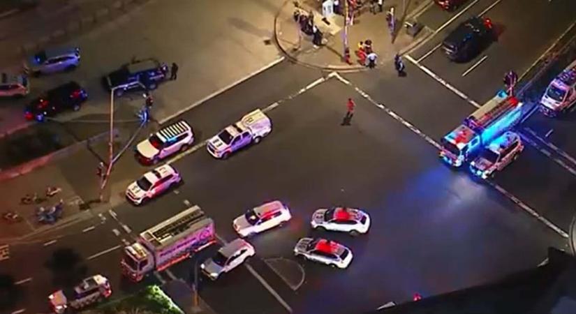 Lelőttek kilenc embert Ausztrália leghíresebb strandján