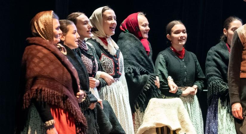 Mindent vitt a lajthások előadása az Eger Adventen