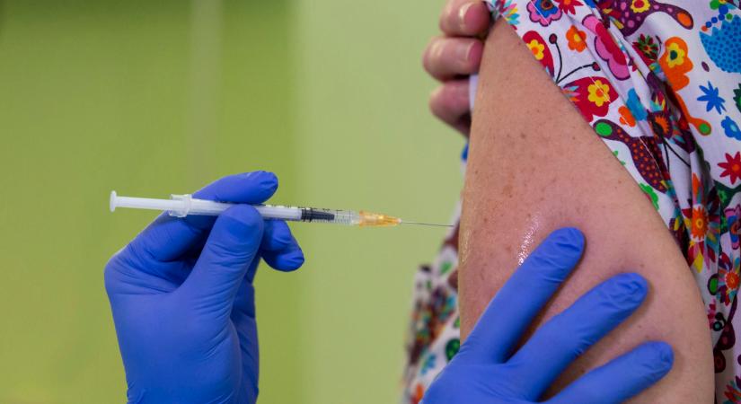 Véletlenül ötszörös vakcinadózist kapott egy litván doktornő