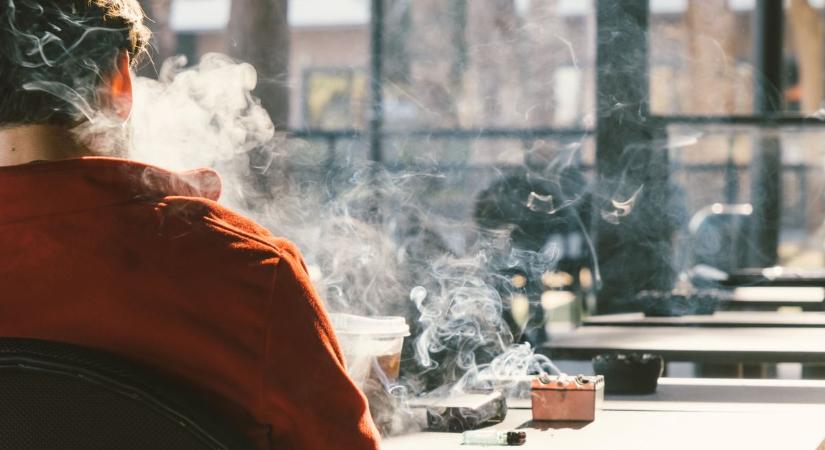 Dohányzási tilalom lépett életbe ebben a Balaton-parti városban