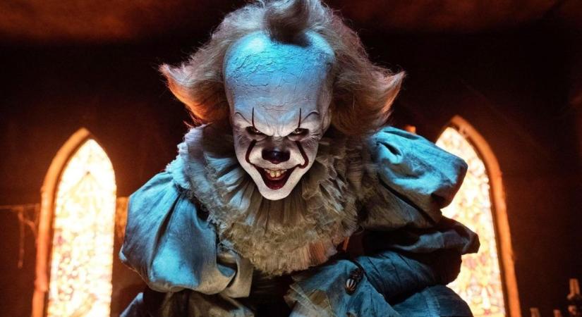 Megkérdezték Andy Muschiettitől, hogy még mindig el akarja-e készíteni a két Az-film közös szupervágását, a rendező válaszolt