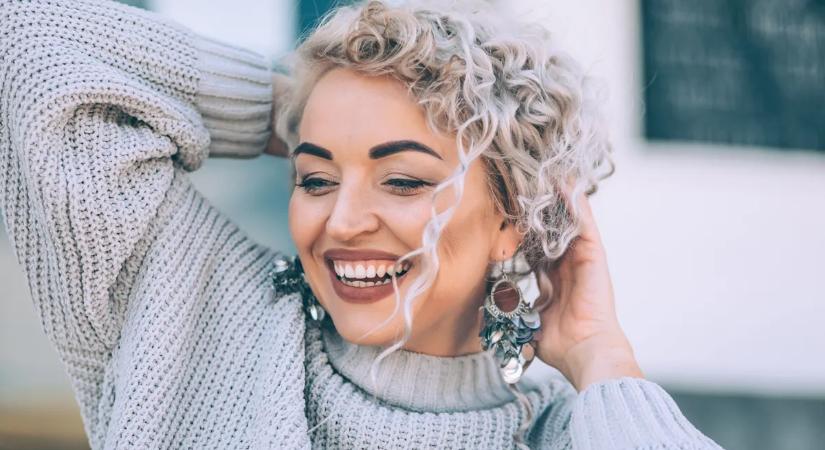 A természetes ősz haj ápolása lépésről lépésre: ragyogjanak végre azok az ezüstös tincsek