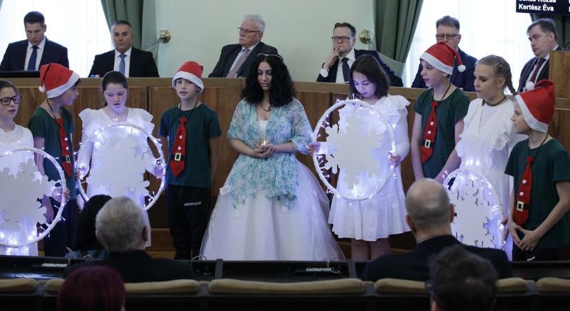 Ünnepi műsorral és fontos döntésekkel zárta az évet a Fejér Vármegyei Közgyűlés