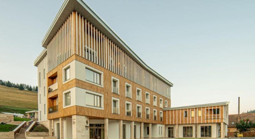 Kétmilliárdnyi adóforintból nyílt wellness hotel egy apró erdélyi városban