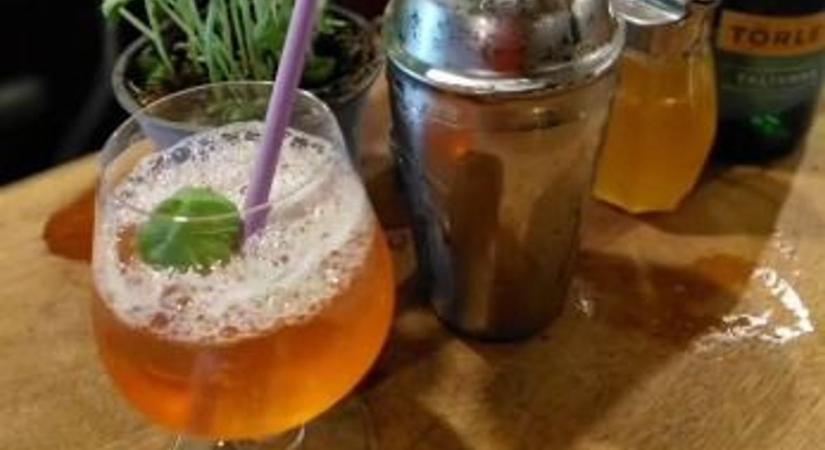 Íme, feltalálták a Kazinczy koktélt Győrben!