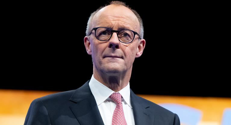 A német kancellár Adolf Hitlerhez hasonlította Vlagyimir Putyint, és csapatokat küldött a lengyel határhoz