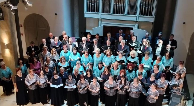 Adventi hangverseny és Kodály-est – a Gárdonyi Kórus teltházas koncertje (galéria)