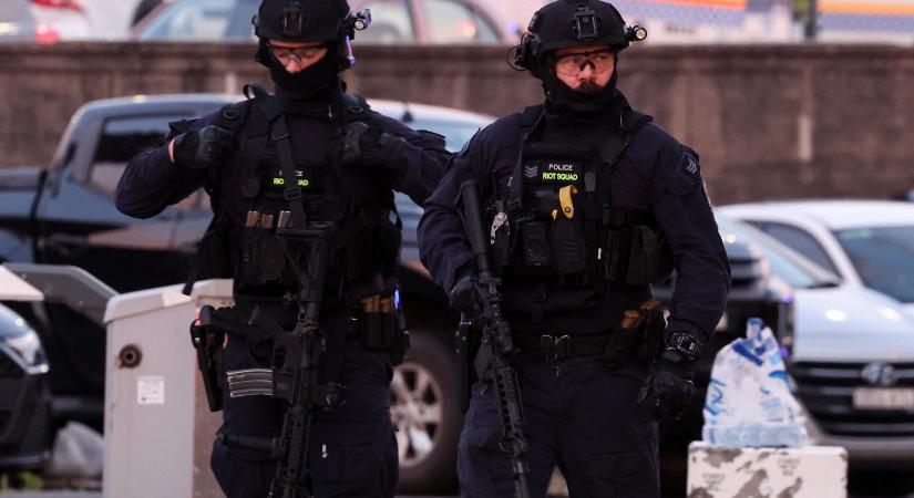 Lövöldözés volt Ausztrália egyik legismertebb strandján, legkevesebb 12-en meghaltak