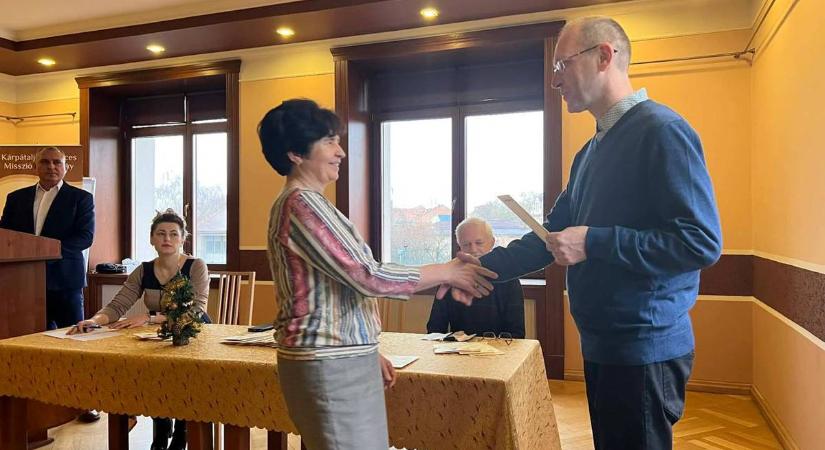 Átadták a Magyar Kultúráért Kárpátalján pénzalap díjait - Jutalmazták az év pedagógusait