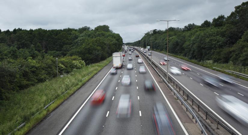 Sokakat hidegzuhanyként érhet, jönnek az új autópályadíjak