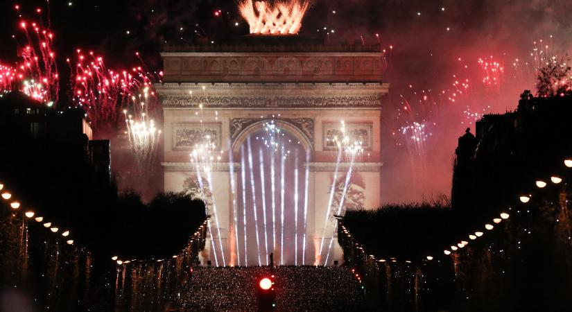 Párizsban biztonsági okokból lemondták a híres szilveszteri ünnepséget