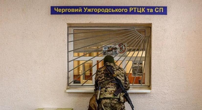 Harkovban csaptak le Zelenszkij erőszakos emberrablói – videó