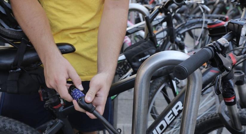 Ellopta a biciklit, majd „megajándékozta” a gazdáját – ilyen sztorit még nem hallottál