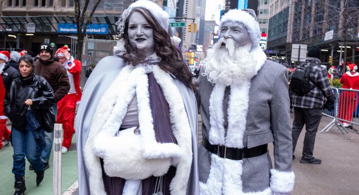 Ünnepi forgatag New Yorkban, jelmezes tömeg árasztotta el az utcákat