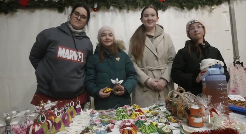 Vásári forgatag, közös élmények Biharkeresztesen