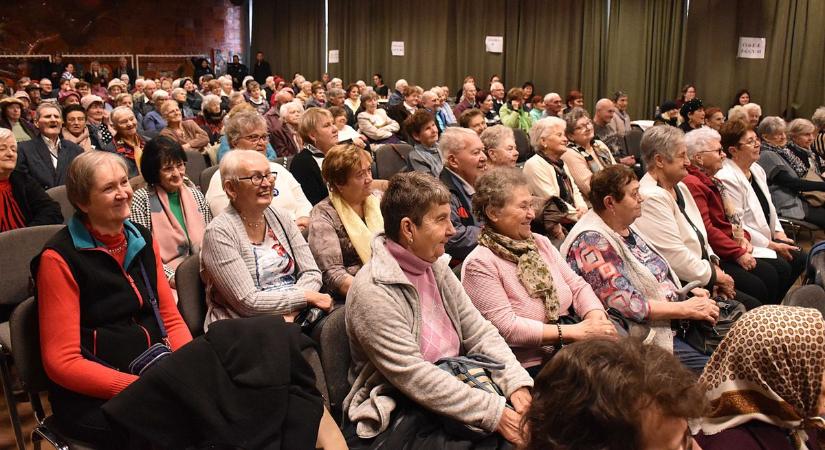 Karácsonyi vásárlási utalvány az időseknek: itt van minden, amit tudni kell a meglepetésről