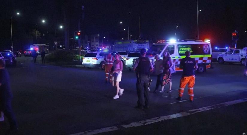 Megdöbbentő videó: egy hős járókelő vette el a puskát a merénylőtől Ausztráliában