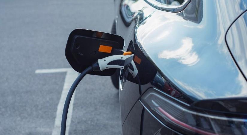 Bővül az ALDI elektromosautó-töltő hálózata, Bács-Kiskun is érintett