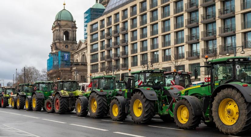 Betelt a pohár: hosszú távú tiltakozássorozatra készülnek a német gazdák