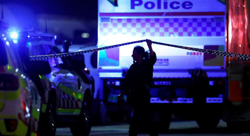 Döbbenetes videó a hősről, aki kicsavarta a fegyvert a terrorista kezéből Sydney híres tengerpartján