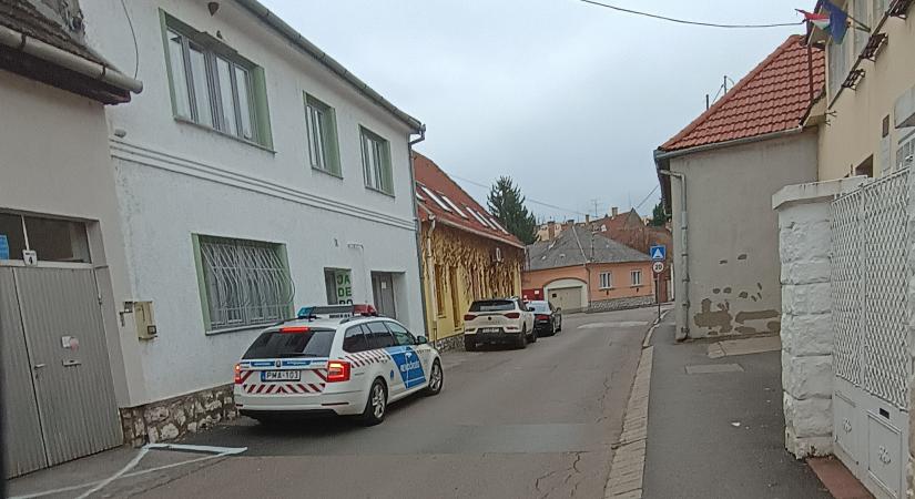 Rendőrségi razziák gyermekvédelmi intézményekben, Egerben is látták, hogy az egyik intézménynél jelen voltak