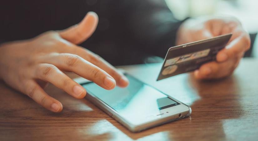 Álrendőrök szedik áldozataikat – így próbálnak pénzt kicsalni