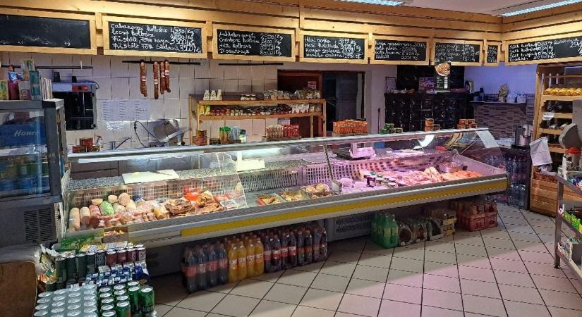 Társasháznak, nyugdíjas otthonnak, de étteremnek is alkalmas ingatlan eladó hentesüzemmel