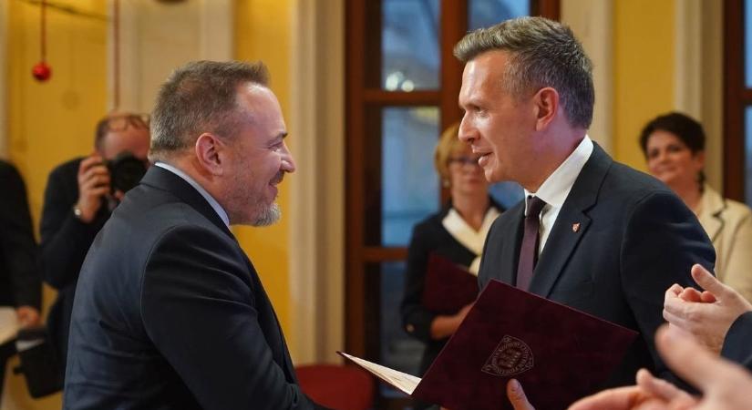 Kitüntették a SMAFC elnökét