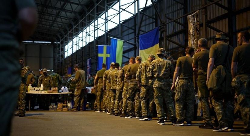 Ezt nem mossák le magukról: a fiatalok besorozását népszerűsítette a Telex – természetesen brüsszeli pénzből