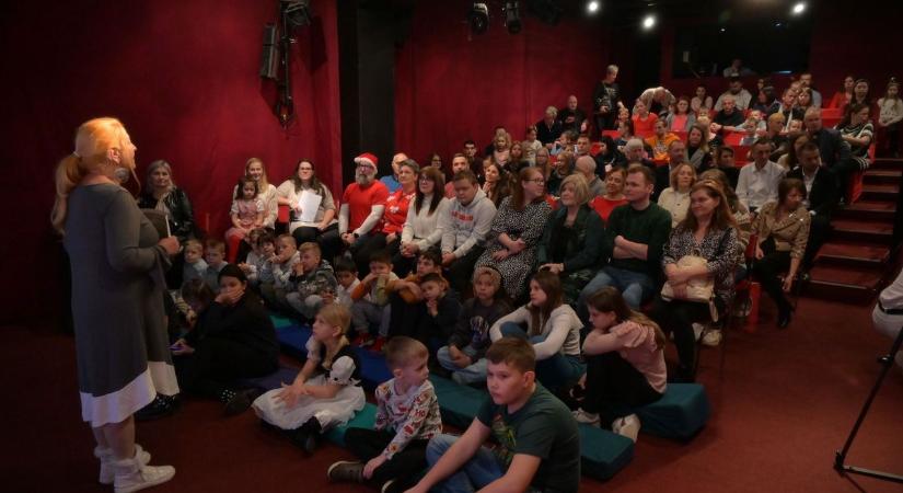 Pártolói bérletekkel szereztek a gyerekeknek örömöt a győri Vaskakas Bábszínházban - fotók