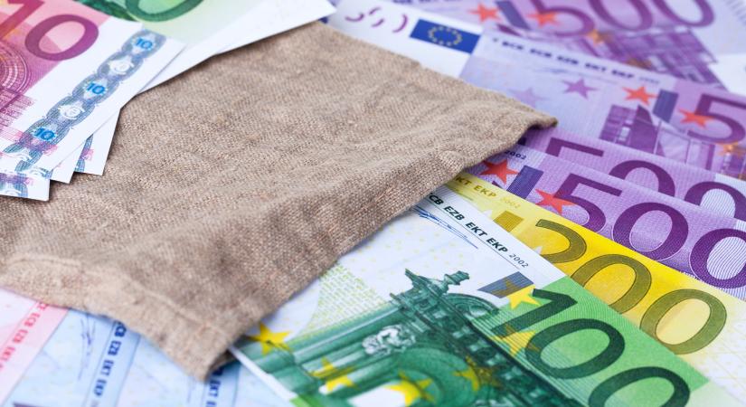 Hamis eurókat nyomtattak erdélyi otthonok pincéiben