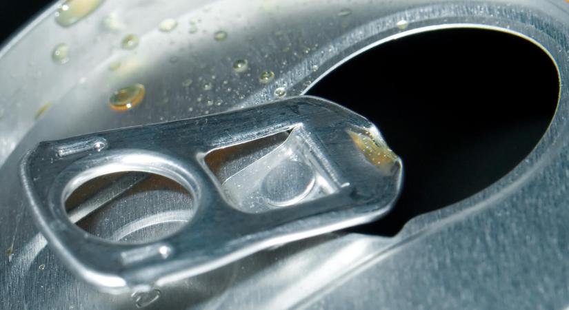 Mi történik, ha a cukros üdítőt zéróra cseréljük? Rossz is