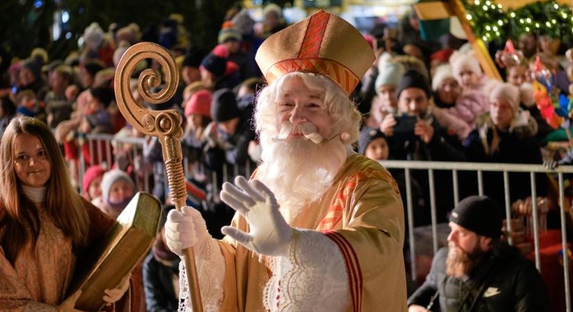 Levadásznák a Mikulást az apakomplexusos feministák