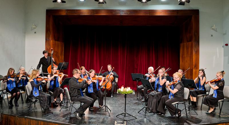 A karácsonyfa alatt - A Kőszegi Vonósok adventi koncertje a Lovagteremben