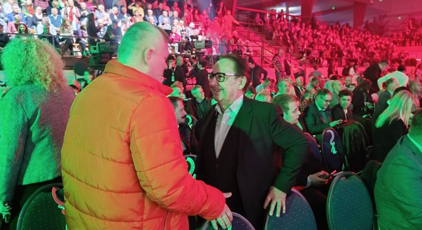 Fásy Ádám: Össze kell tartanunk