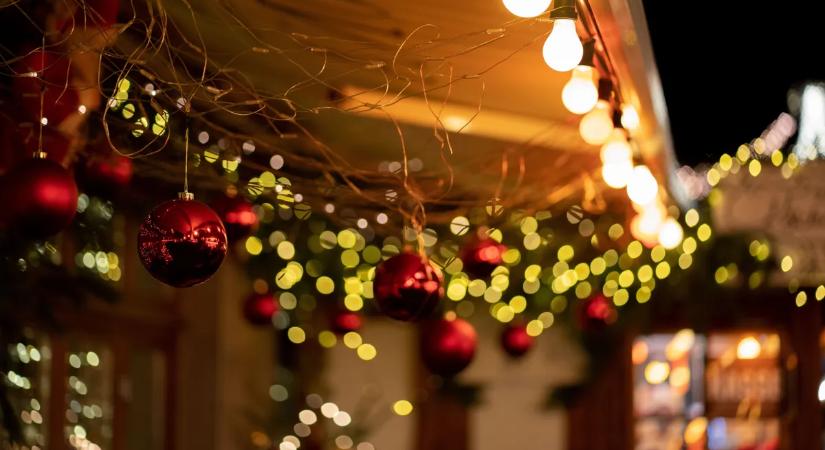 Karácsonyi fények az otthonunkban? Így lehet spórolni a karácsonyi kivilágítással és az energiával télen