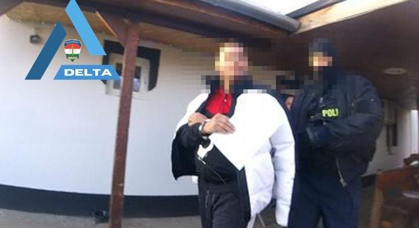 Nem virgácsot hozott a Mikulás a földvári apa-fia dílerpárosnak – videóval