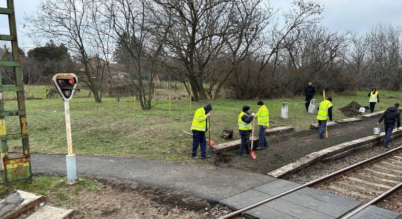Óránkénti vonatok, kevesebb késés? Ezt lépte a MÁV a hatvani vonalon