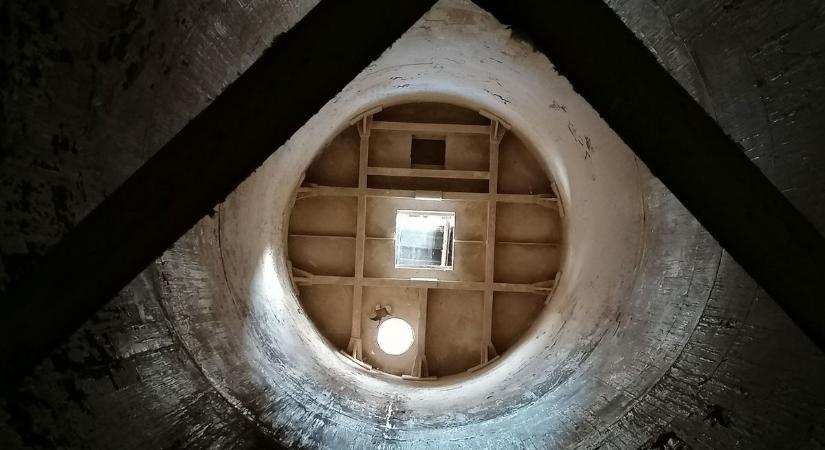 Üres üzemcsarnokok, ezen a helyen már csak az enyészet dolgozik (galéria)