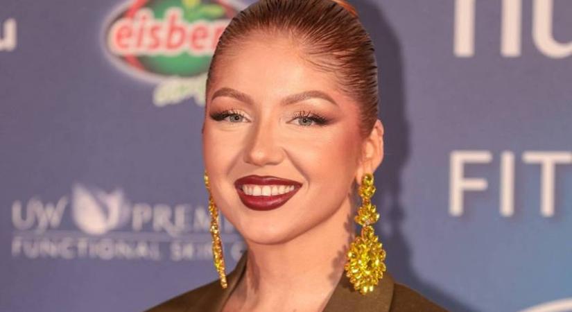 A magyar énekesnő vörösből platinaszőke lett: nem lehet így felismerni