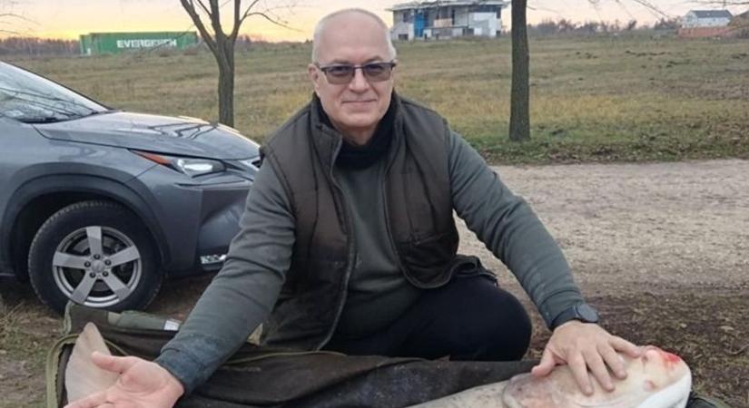 Ketten alig bírták partra emelni: elképesztő busaóriás akadt horogra a Füzes-tónál