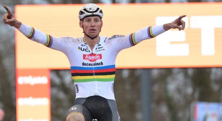 Kirlyi visszatrs Namurban, Mathieu van der Poel az utols krben dnttt