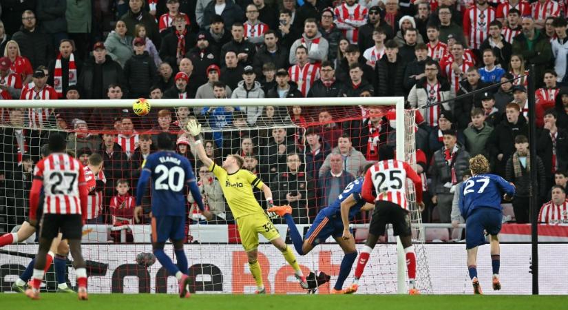 Felsőléces öngól döntötte el a Premier League-rangadót