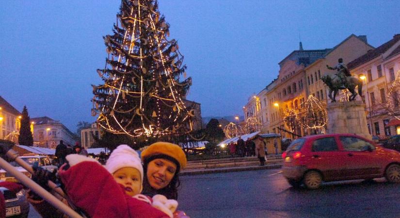 Adventi nosztalgia Pécsen: amikor még járhattak az autók a Széchenyi téren (GALÉRIA)