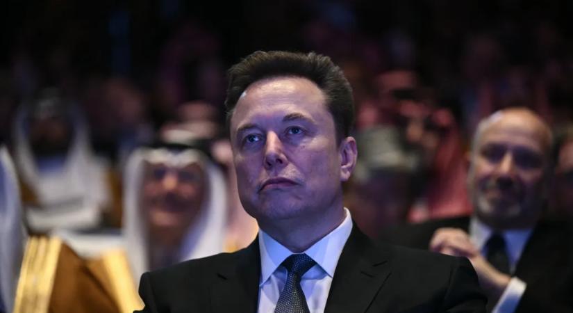 Musk fűnyírószervezete megszűnt, de időzített bombák tömkelegén át mégis él és virul