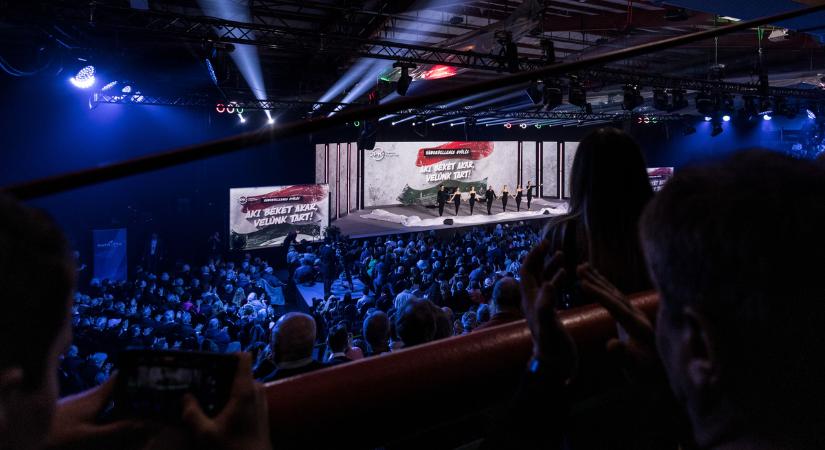 Czepek Gábor: A magyaroknak most kell eldönteni, milyen jövőt választanak!